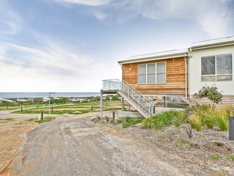 7 Mawson Close, Caves Beach NSW 2281