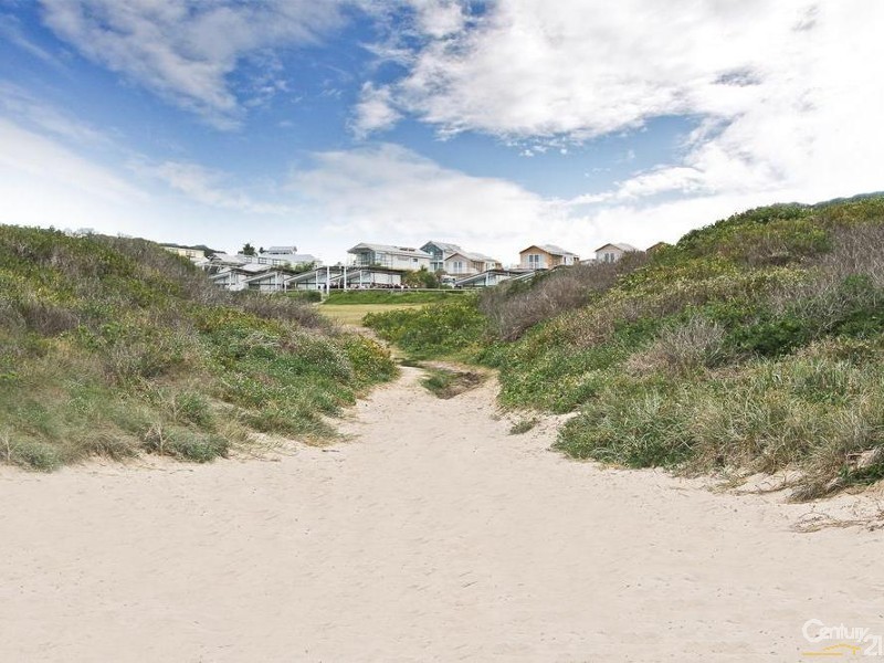 7 Mawson Close, Caves Beach NSW 2281