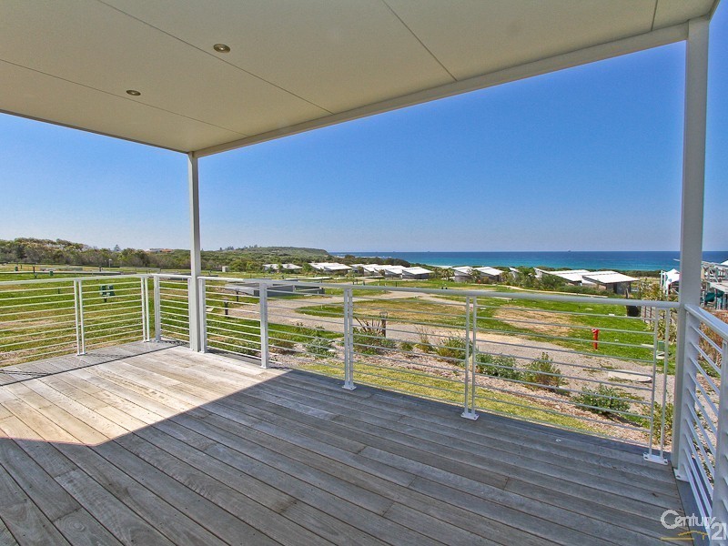 7 Mawson Close, Caves Beach NSW 2281