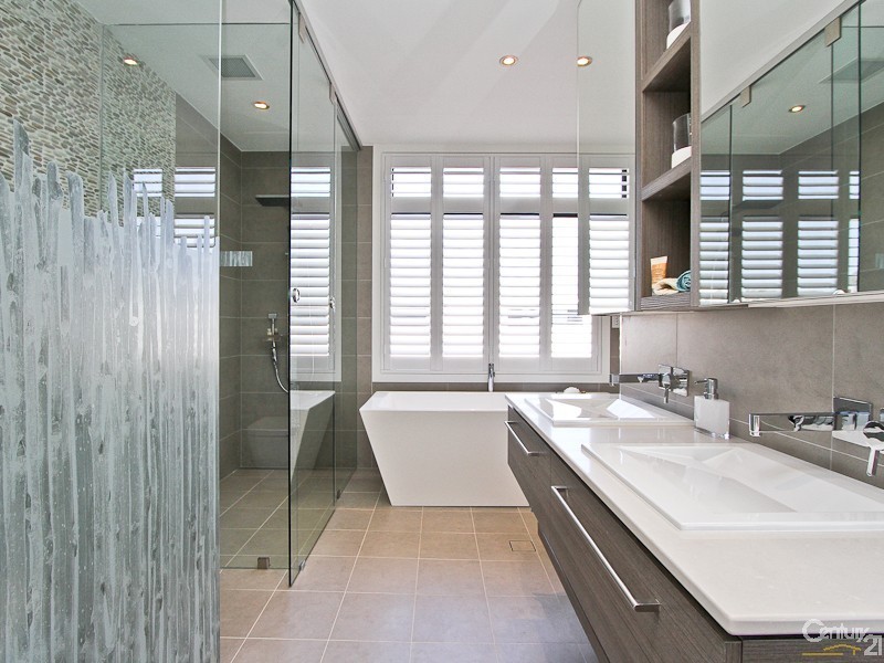 7 Mawson Close, Caves Beach NSW 2281