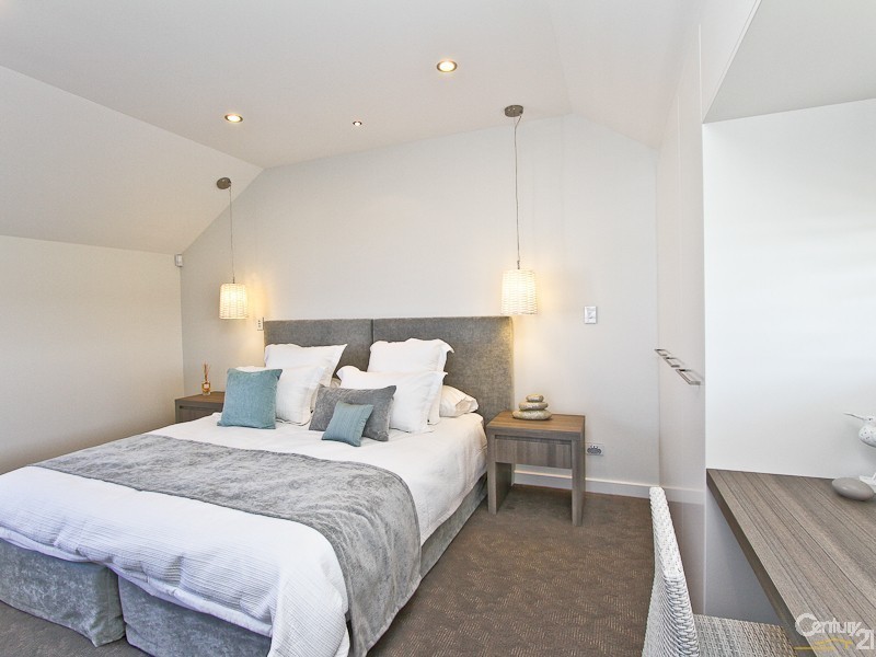 7 Mawson Close, Caves Beach NSW 2281