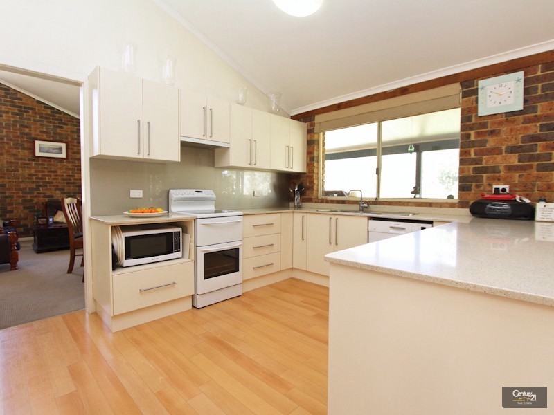 11 Clare Close, Eleebana NSW 2282