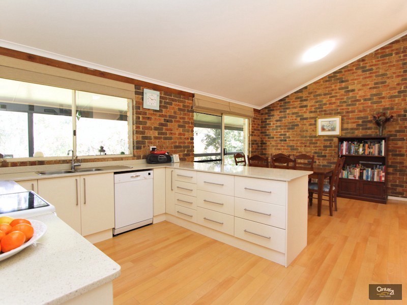 11 Clare Close, Eleebana NSW 2282