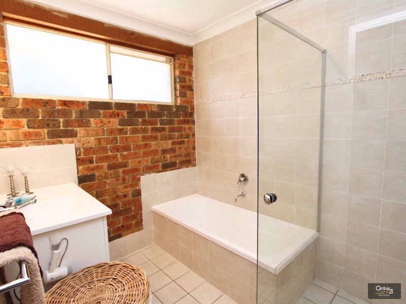 11 Clare Close, Eleebana NSW 2282