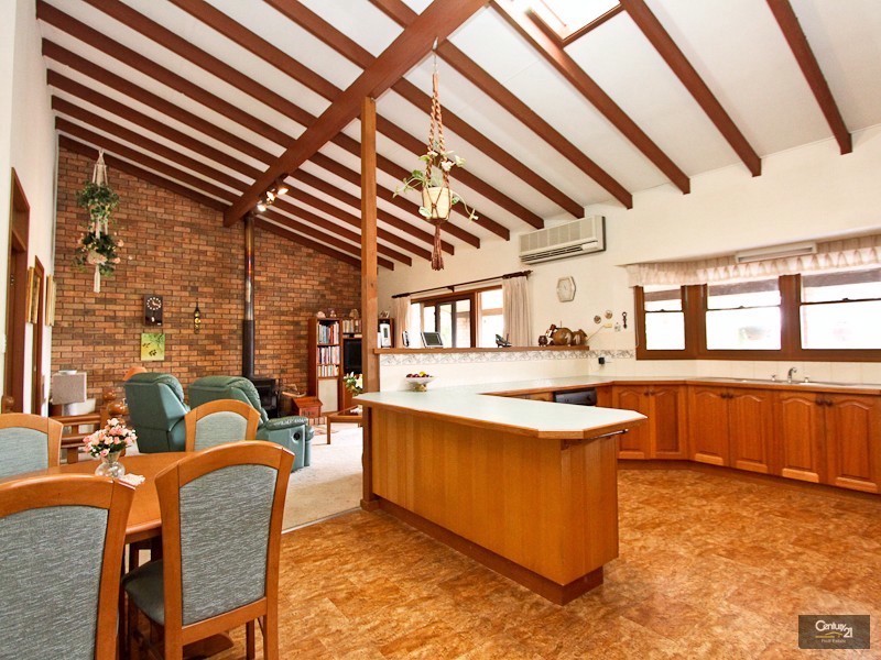 10 Lurnea Crescent, Valentine NSW 2280