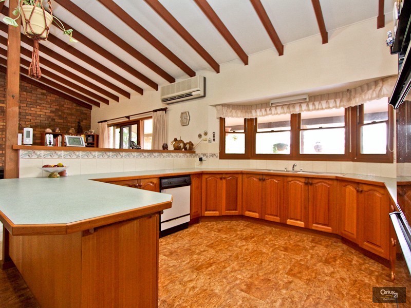 10 Lurnea Crescent, Valentine NSW 2280