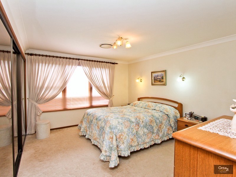 10 Lurnea Crescent, Valentine NSW 2280
