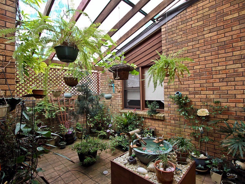 10 Lurnea Crescent, Valentine NSW 2280