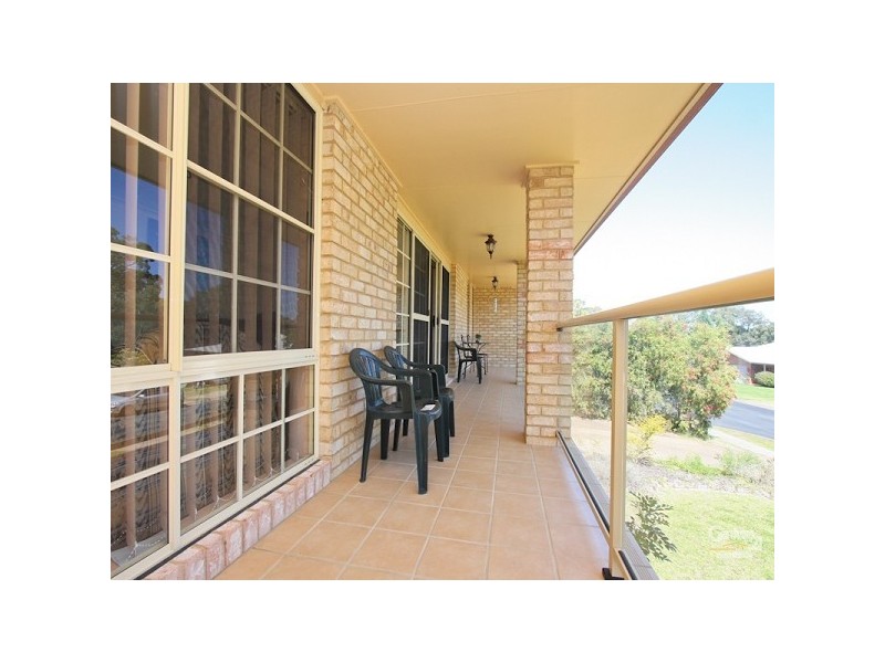 1 Chardonnay Court, Eleebana NSW 2282