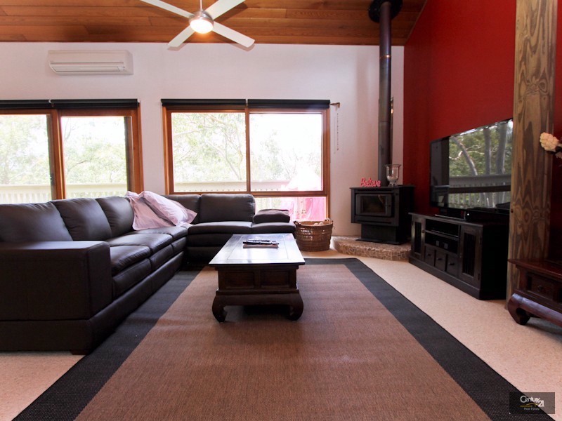 8 Robertson Road, Valentine NSW 2280
