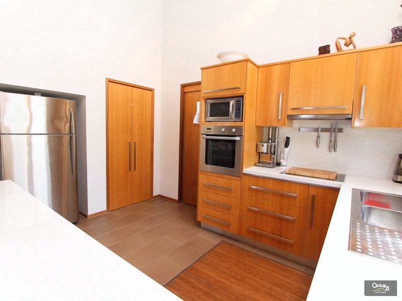 8 Robertson Road, Valentine NSW 2280