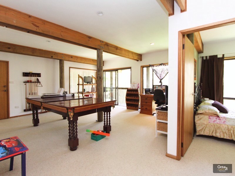 8 Robertson Road, Valentine NSW 2280