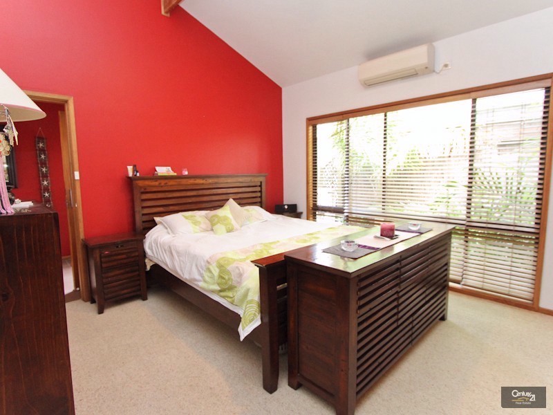 8 Robertson Road, Valentine NSW 2280