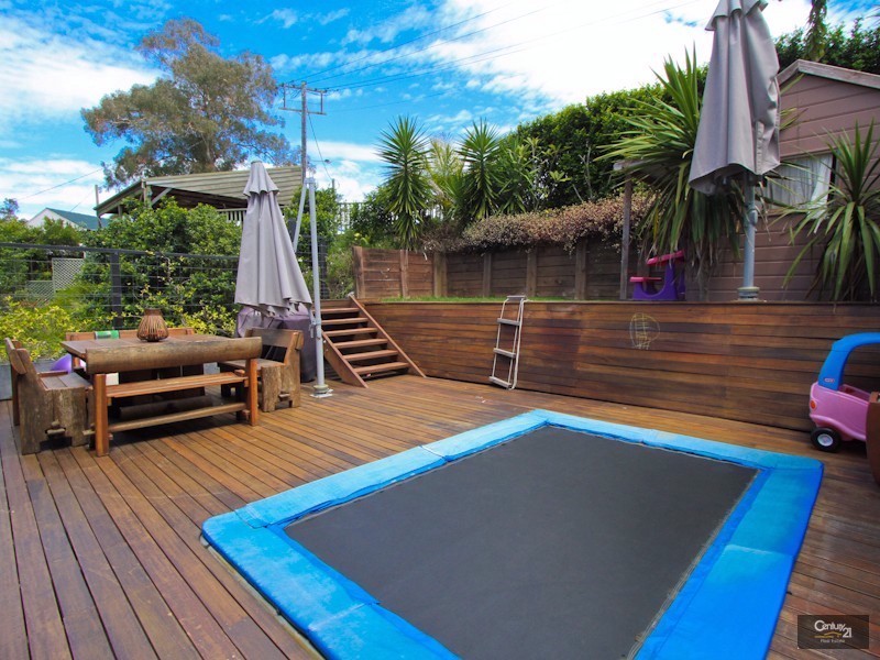 8 Robertson Road, Valentine NSW 2280