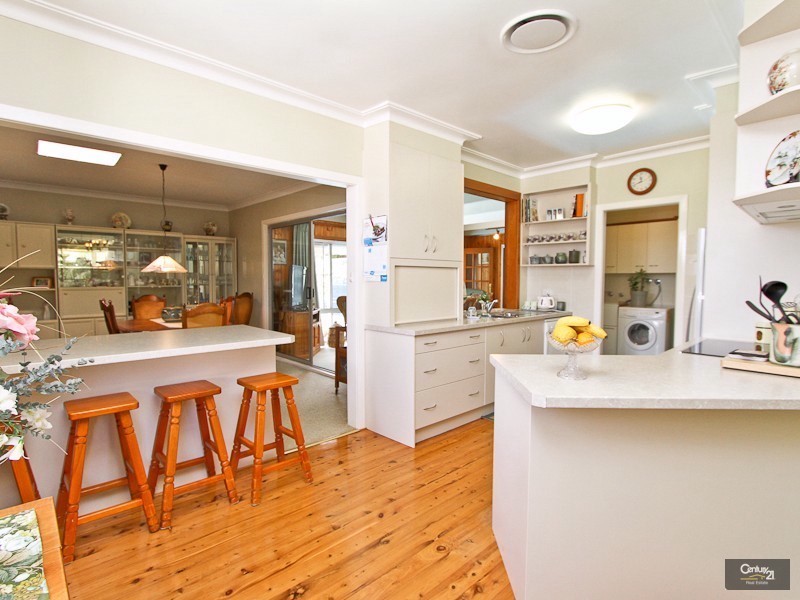 11 Julie Avenue, Warners Bay NSW 2282