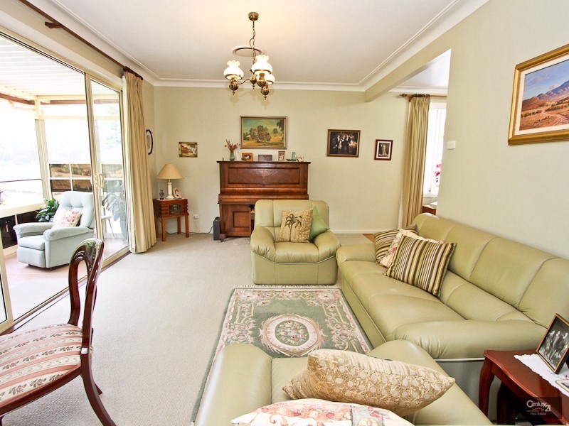 11 Julie Avenue, Warners Bay NSW 2282