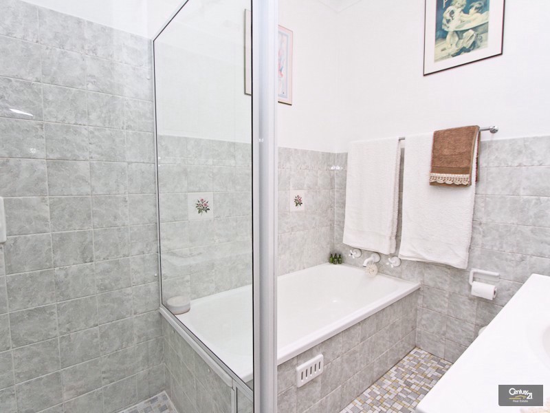 11 Julie Avenue, Warners Bay NSW 2282