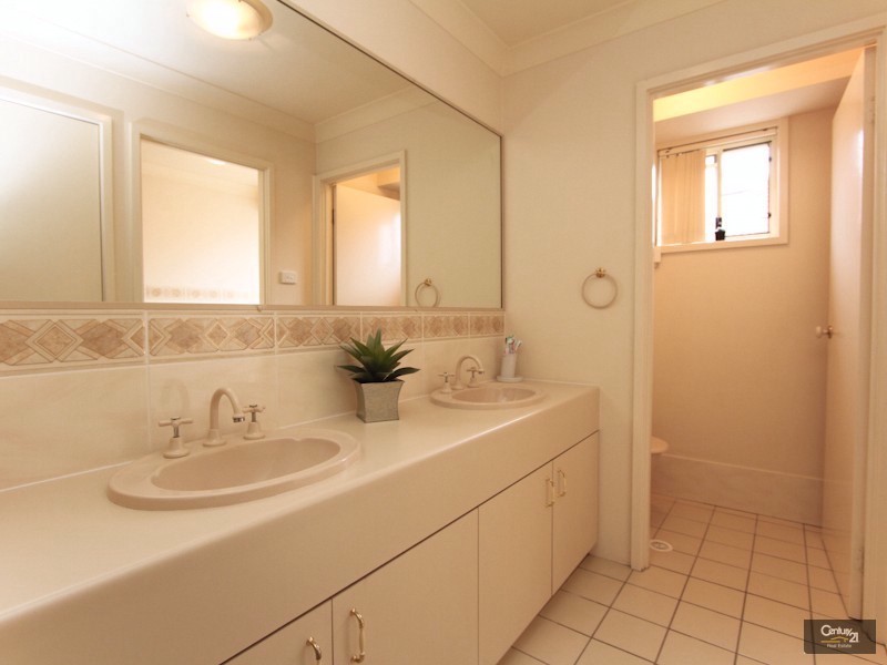 10 Monarch Crescent, Valentine NSW 2280