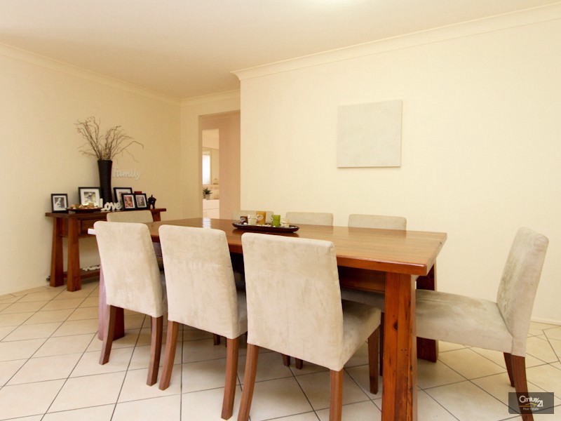 10 Monarch Crescent, Valentine NSW 2280