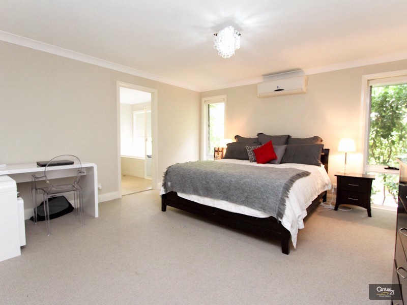 5 Lurnea Crescent, Valentine NSW 2280
