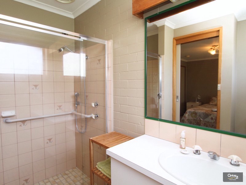 2/50 Allambee Place, Valentine NSW 2280