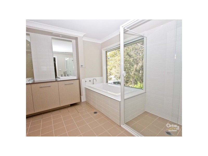 5 Lurnea Crescent, Valentine NSW 2280