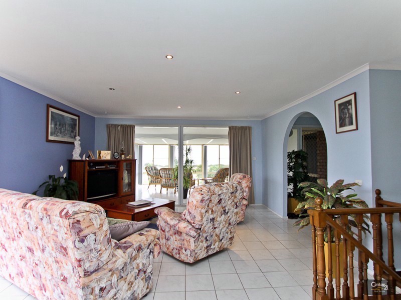 43 The Esplanade, Caves Beach NSW 2281