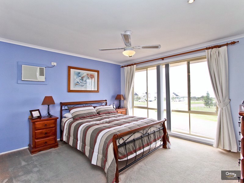 43 The Esplanade, Caves Beach NSW 2281