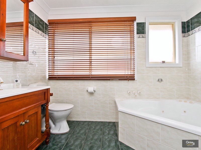 43 The Esplanade, Caves Beach NSW 2281