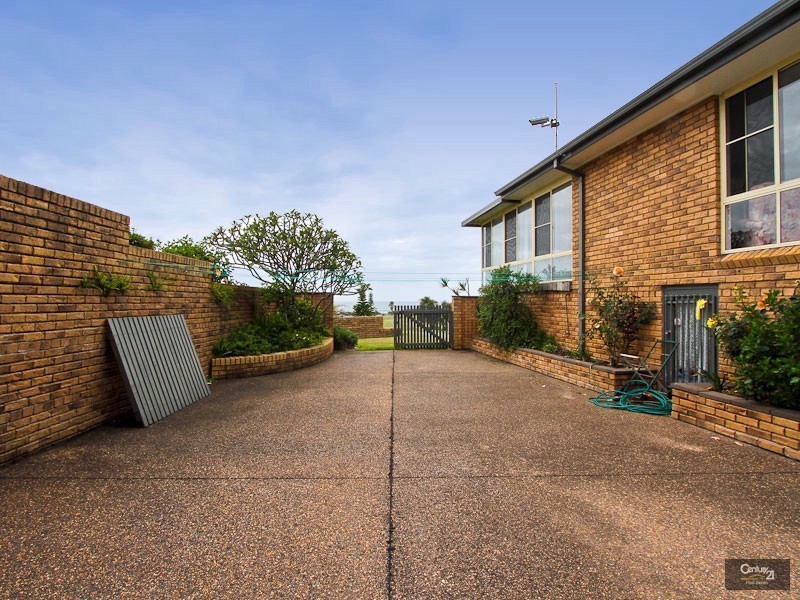 43 The Esplanade, Caves Beach NSW 2281