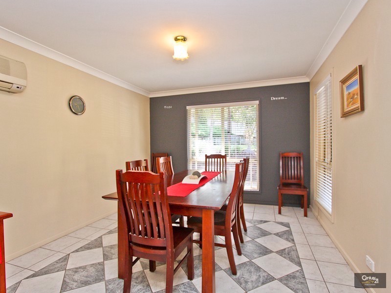 35 Excalibur Parade, Valentine NSW 2280