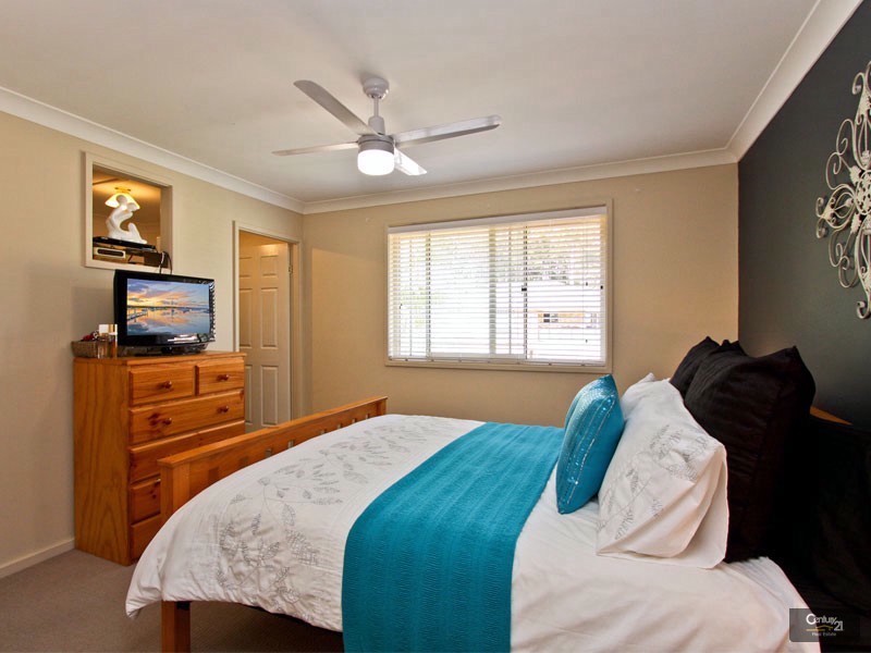 35 Excalibur Parade, Valentine NSW 2280