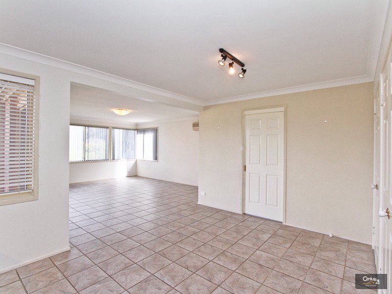 4 Kerrigan Close, Eleebana NSW 2282