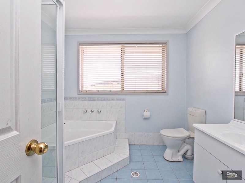 4 Kerrigan Close, Eleebana NSW 2282