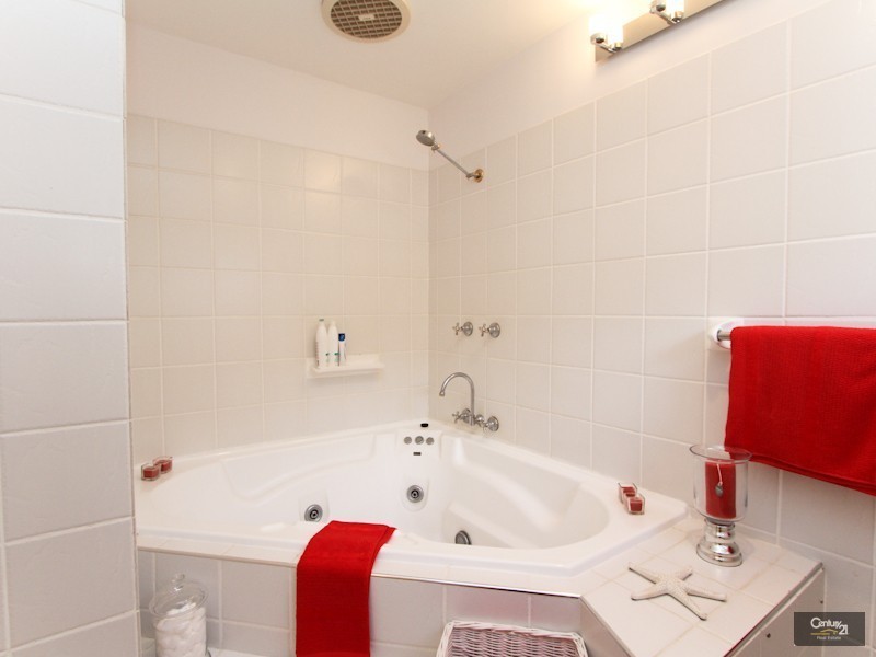 16 Andrew Road, Valentine NSW 2280