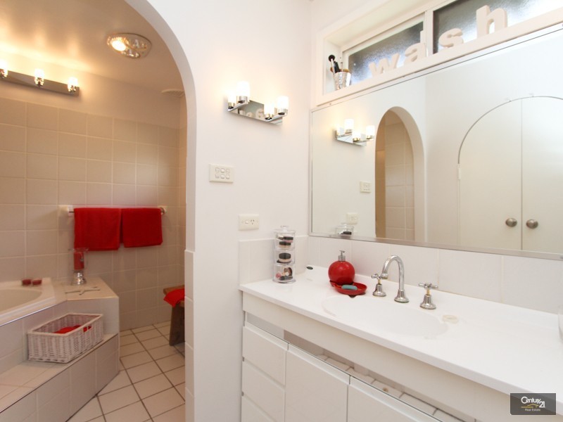 16 Andrew Road, Valentine NSW 2280