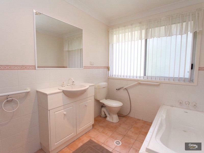4/14 Berringar Road, Valentine NSW 2280