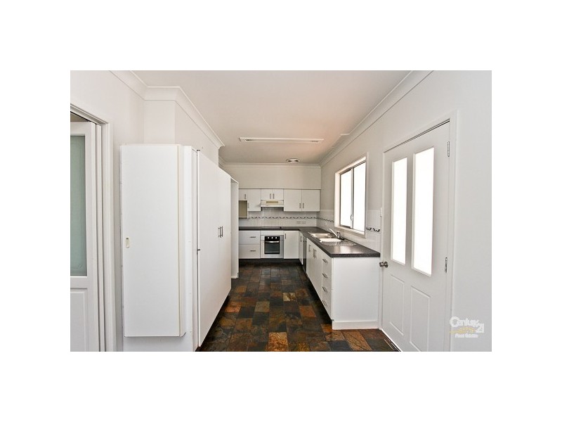 120 Macquarie Grove, Caves Beach NSW 2281