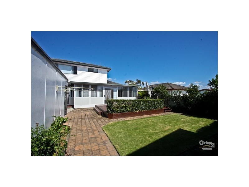 120 Macquarie Grove, Caves Beach NSW 2281