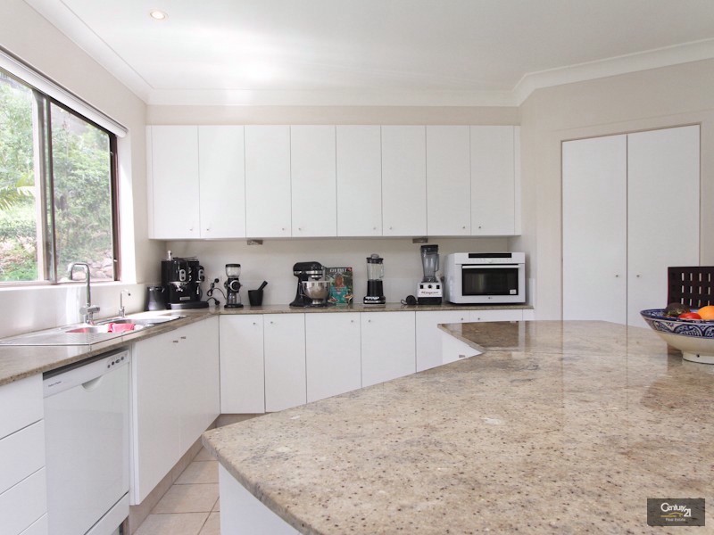 5 Paris Crescent, Valentine NSW 2280