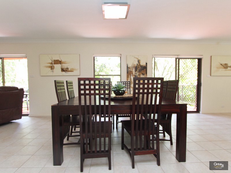 5 Paris Crescent, Valentine NSW 2280