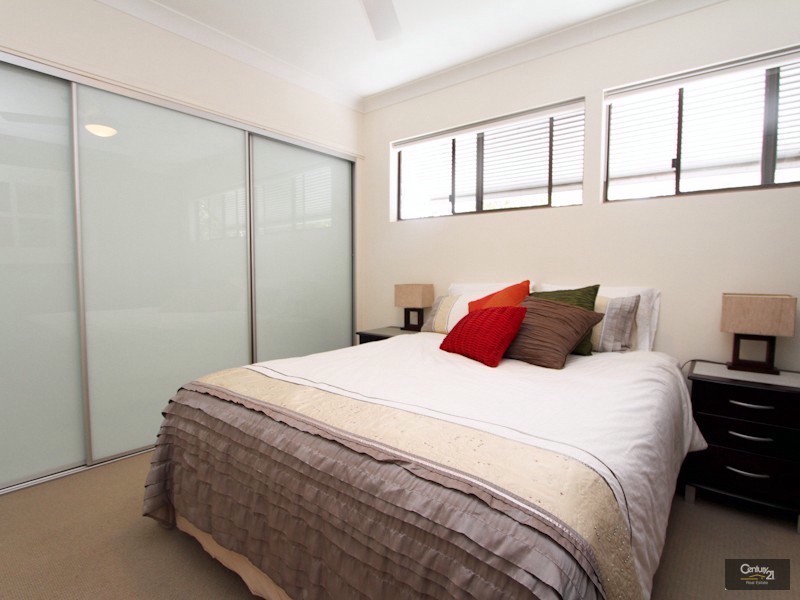 5 Paris Crescent, Valentine NSW 2280