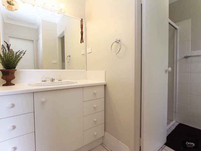 5 Paris Crescent, Valentine NSW 2280