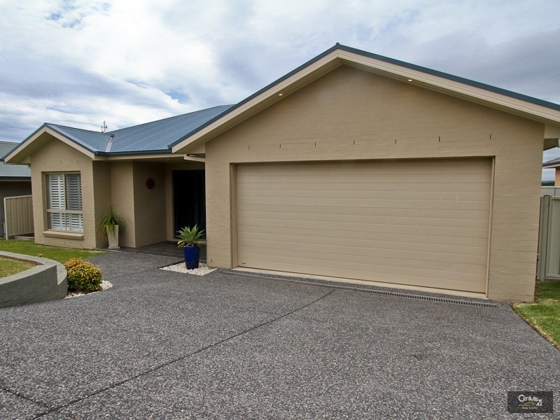 36  Master Street, Belmont North NSW 2280