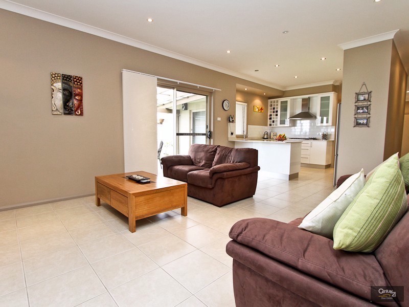 36  Master Street, Belmont North NSW 2280