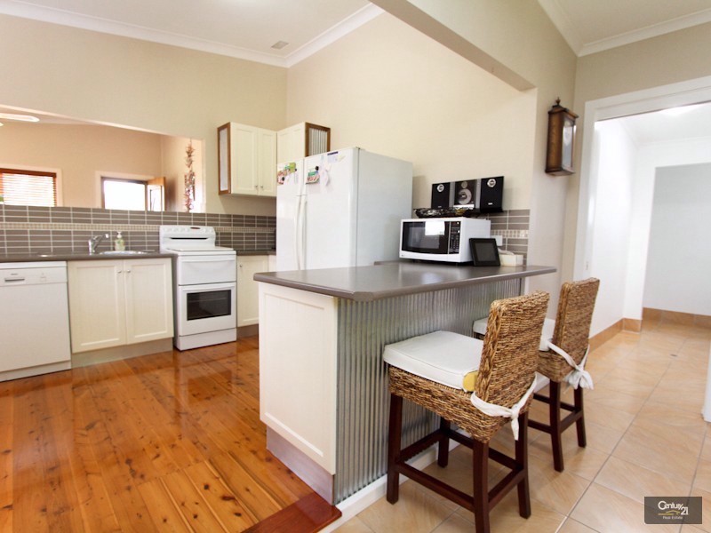 15 Robert Street, Belmont South NSW 2280