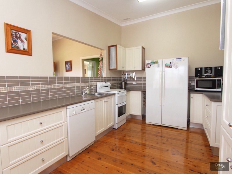 15 Robert Street, Belmont South NSW 2280