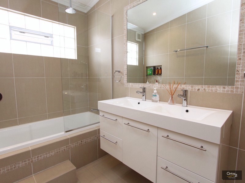 15 Robert Street, Belmont South NSW 2280