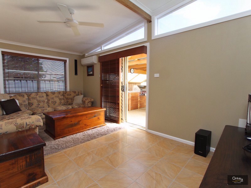 15 Robert Street, Belmont South NSW 2280