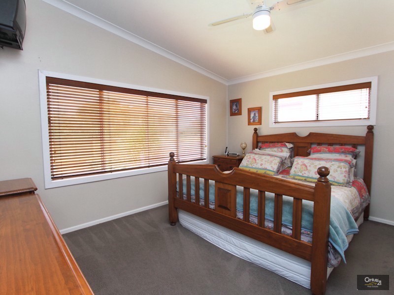 15 Robert Street, Belmont South NSW 2280